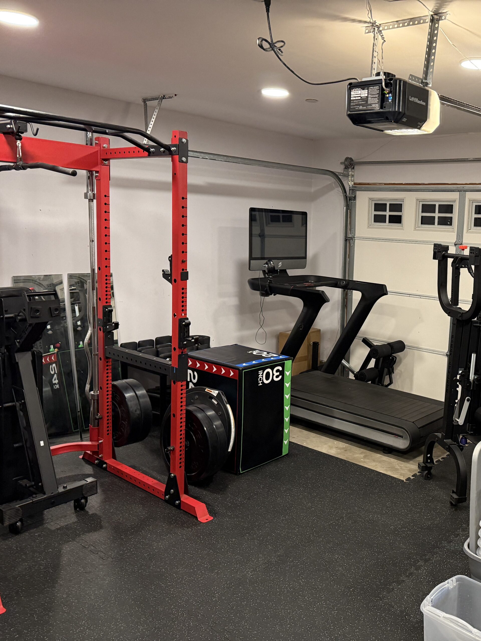 Home gym in the garage